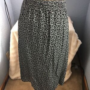 Divided Size 6 Skirt Tiny Flowers